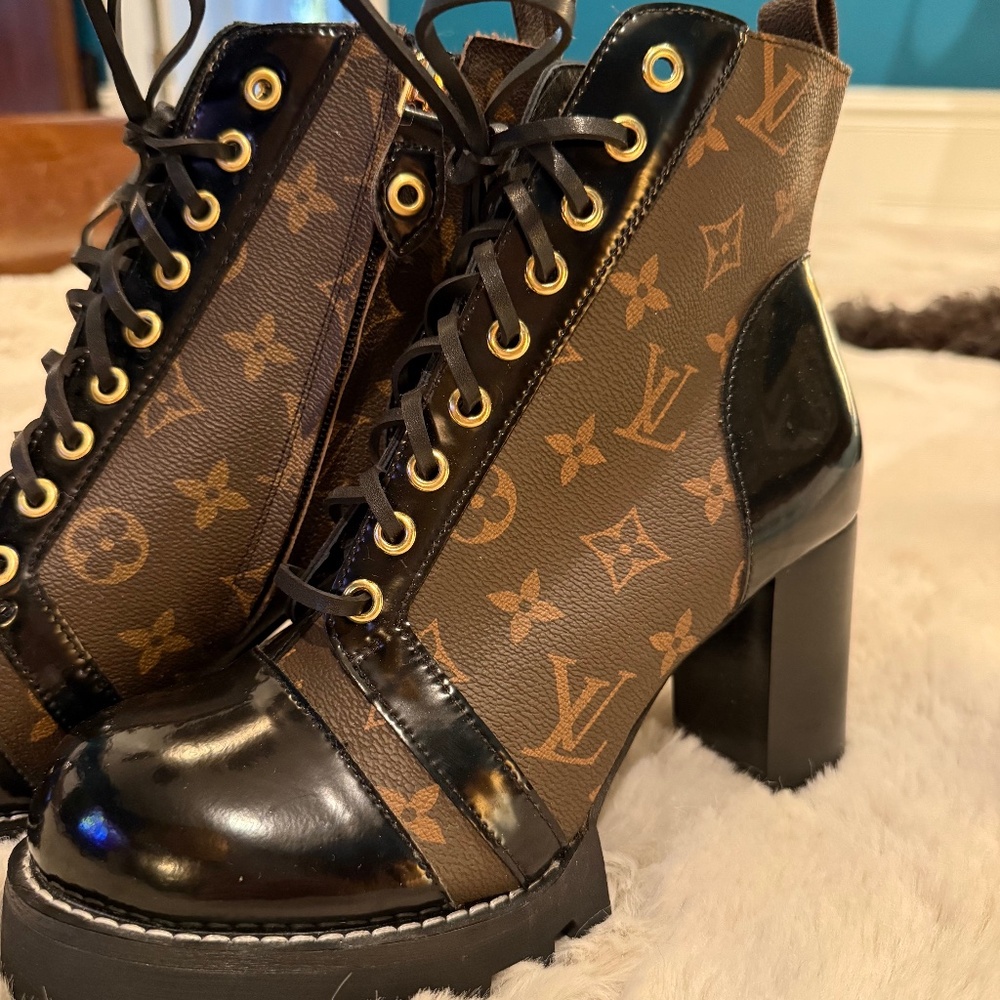 LV Star Trail combat Boots